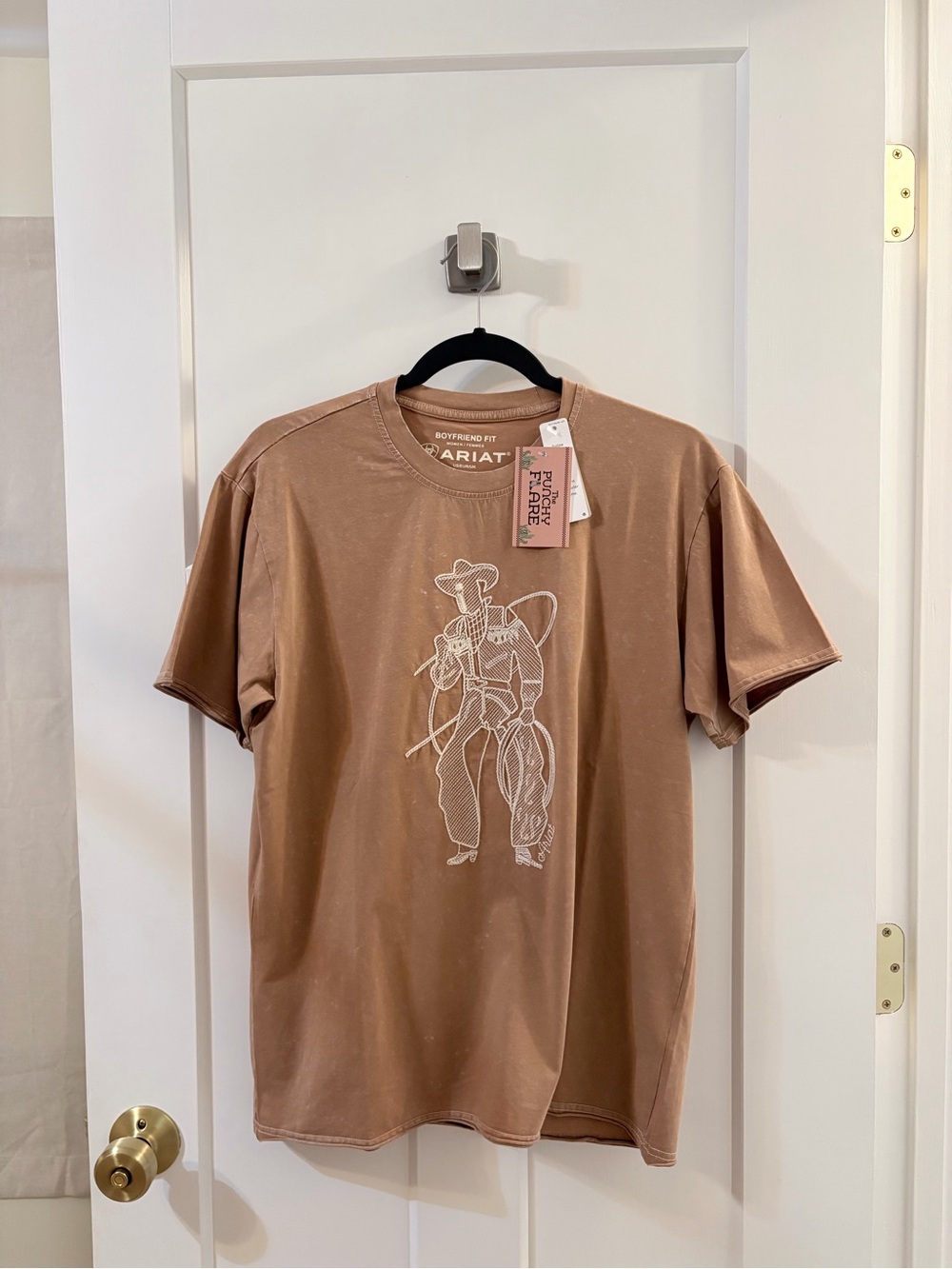 Ariat women’s  Boyfriend Fit Graphic Tee - Brown brand new with tags